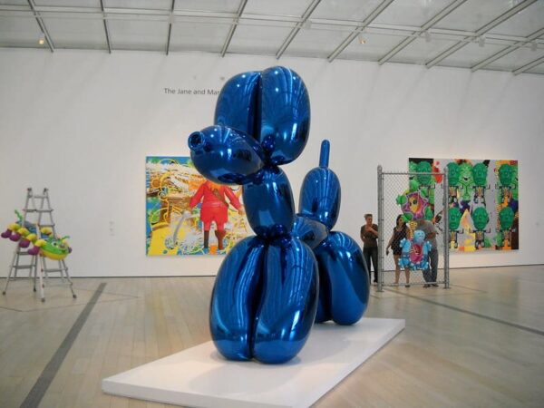 Balloon Dog Sculpture - Jeff Koons